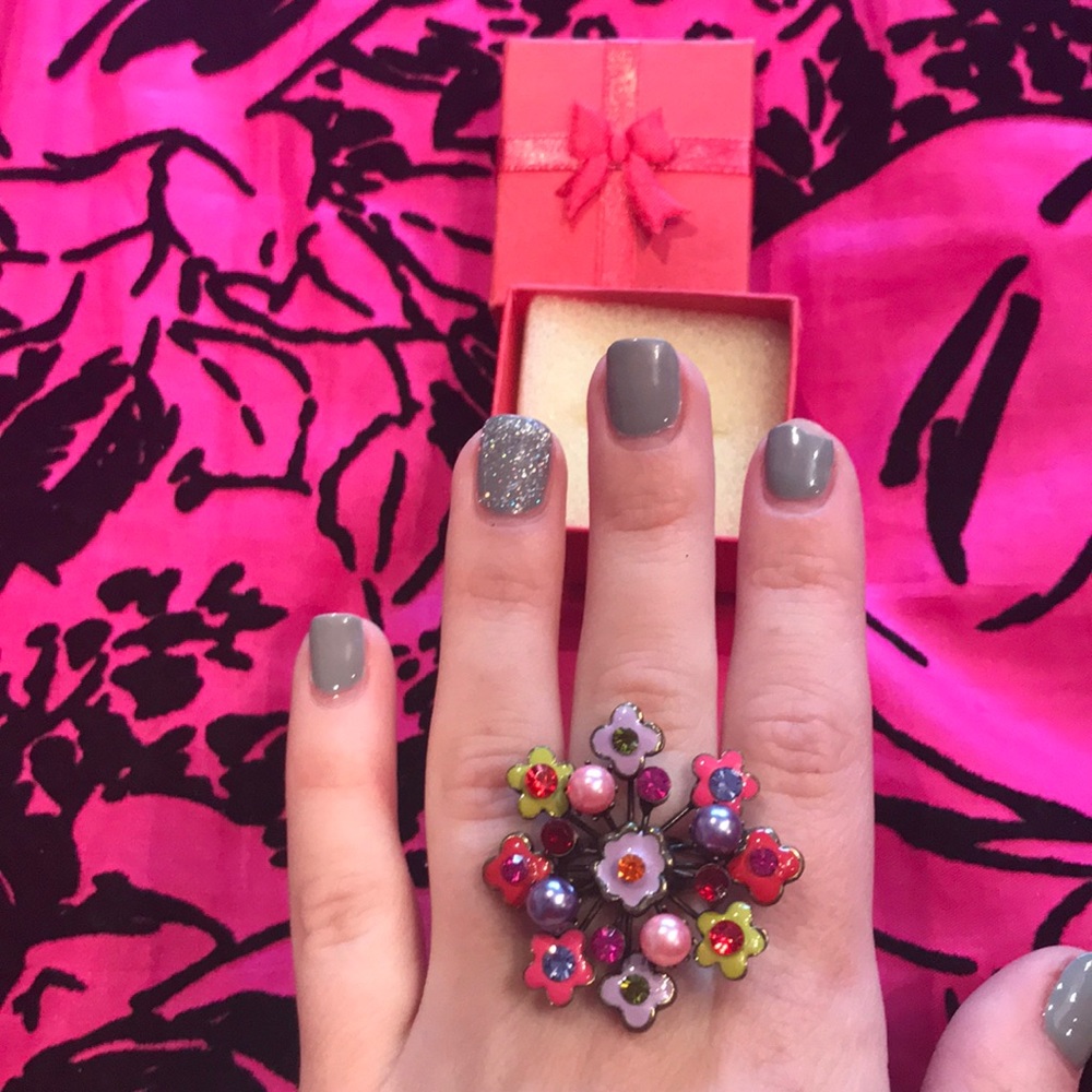 Fun floral ring - Picture 2 of 3